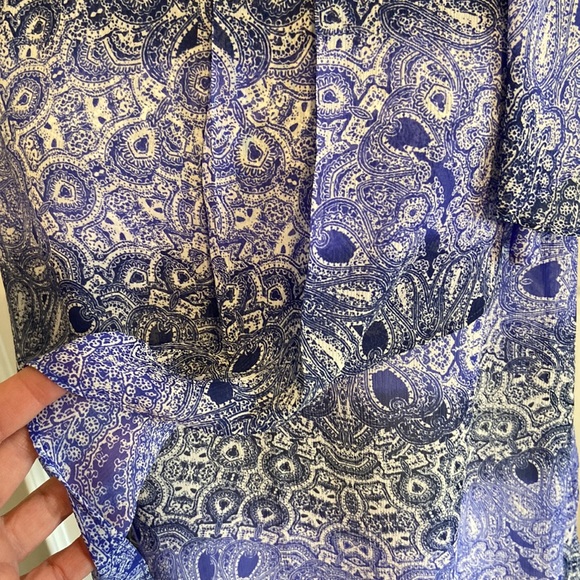 Beautiful Vintage Silky Blue Asymmetrical Summer Lightweight Blouse. Size US 6. - Picture 3 of 10